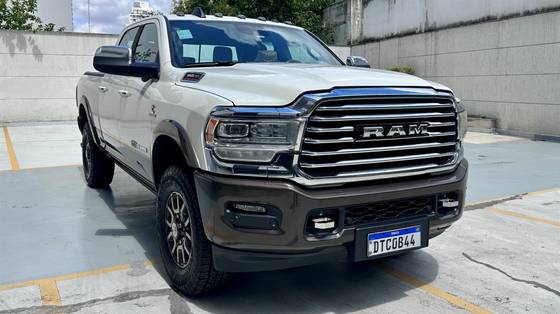 RAM 3500 6.7 I6 TURBO DIESEL LIMITED LONGHORN CD 4X4  AUTOMÁTICO
